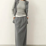 Todelt gråt, løstsiddende, ærmeløst, langt sæt til kontoret