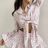 Todelt sæt: langærmet skjorte med blomsterkrave, flæseshorts