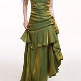 Bordeauxrød asymmetrisk aftenkjole med flæser og tanktop