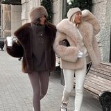 Frakke med pufkrave i imiteret rævepels