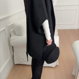 Asymmetrisk tørklæde, sjal, kappe eller frakke i ensfarvet Tencel-uld