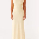 Maxi aftenkjole med fiskenetprint og spaghettistropper