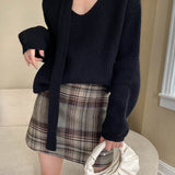 Højtaljet nederdel med farveblok og ternet mønster