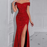 Paillettebesat aftenkjole med off-shoulder-snit og slids