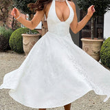 Jacquard aftenkjole med åben ryg og V-hals