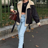 Lang jakke i kunstpels med flere lynlåse