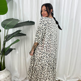 Damekjole - V-hals - Flagrende pasform - 3/4 ærmer - Trendy dyreprint