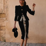 Todelt sæt: enkeltradet midi-nederdel til kontoret