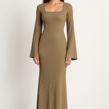 Langærmet damekjole – Ribstrik – Havfruesnit – Firkantet halsudskæring