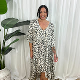 Damekjole - V-hals - Flagrende pasform - 3/4 ærmer - Trendy dyreprint