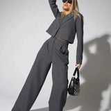 Todelt sæt: slim fit bukser med vide ben til foråret