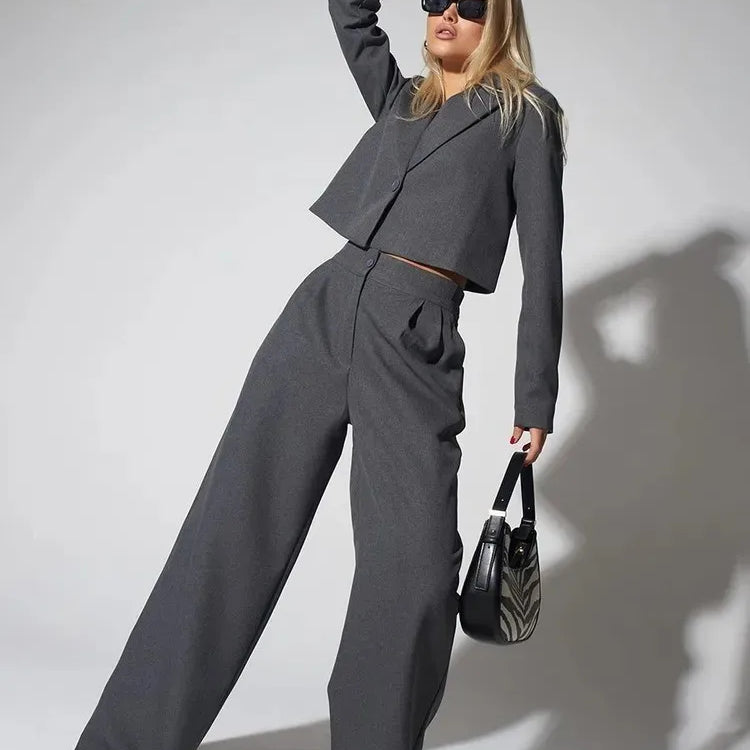 Todelt sæt: slim fit bukser med vide ben til foråret