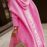 Lang damefrakke – Afslappet pasform – Strikket uld – Hætte – Grafisk ryg