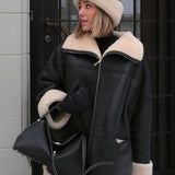 Damejakke i imiteret læder foret med varmt og elegant plys