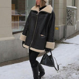 Damejakke i imiteret læder foret med varmt og elegant plys