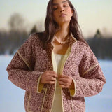 Tidløs, let og elegant blomstret jakke til kvinder