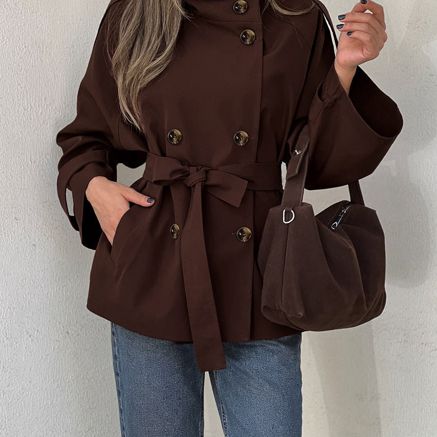 Dobbeltradet frakke med rullekrave og bindebælte