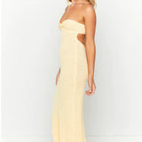 Damekjole – Stropløs strik – Tætsiddende snit – Åben ryg med twistdetalje – Lang