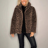 Damefrakke – Oversized pasform – Kunstpels – Skræddersyet krave – Leopardprint