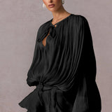 Chic bodycon minikjole med udskæringer og rynket bælte