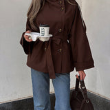 Dobbeltradet frakke med rullekrave og bindebælte