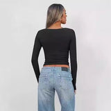 Dametop – V-hals – Slim fit – Lange ærmer – Kort med twistdetalje