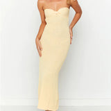 Damekjole – Stropløs strik – Tætsiddende snit – Åben ryg med twistdetalje – Lang