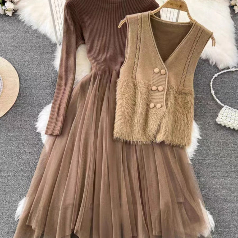 Dame midikjole i to dele – Ribbet top – Tylnederdel med svaj – Ærmeløs vest