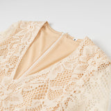 Damekjole med blonde – Slim fit – Lange ærmer – Elegant V-hals