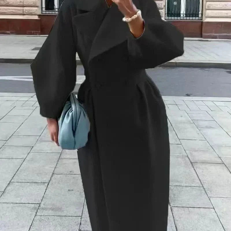 Elegant, tidløs og sofistikeret damefrakke