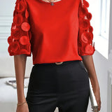 Kortærmet dametop – Afslappet pasform – Flæsede blondeærmer – Afslappet stil