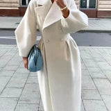 Elegant, tidløs og sofistikeret damefrakke