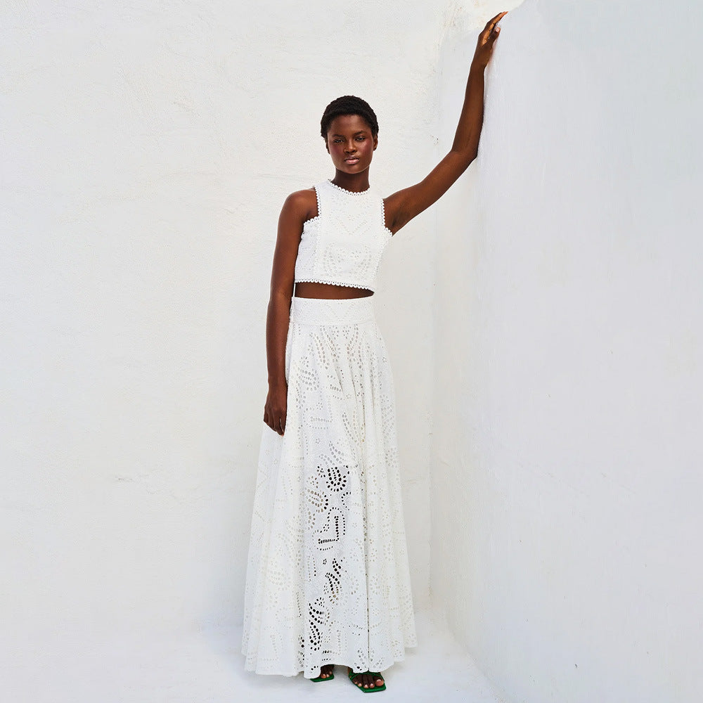 Dametøj – Ærmeløs, tætsiddende crop top – Broderet, svajeragtig maxinederdel