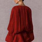 Chic bodycon minikjole med udskæringer og rynket bælte