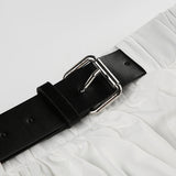 Mini A-formet nederdel med flæser og et lavtaljet bælte med farveblok