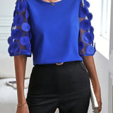 Kortærmet dametop – Afslappet pasform – Flæsede blondeærmer – Afslappet stil