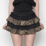 Kort nederdel med leopardprint og flæset blondesløjfe