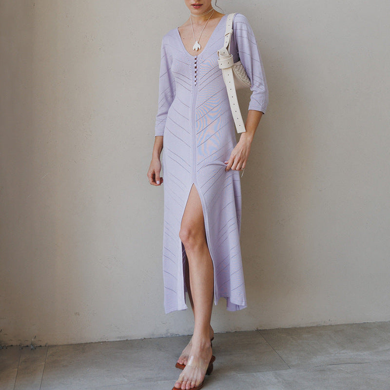 Lang damekjole – Finstrik – Tætsiddende snit – Høj slids – V-hals