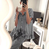 Damesæt med skjorte og bukser – Afslappet pasform – Let stof – Flæsedetaljer