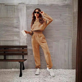 Dame træningsdragt – afslappet pasform – blød strik – hættetrøje – tilspidsede bukser