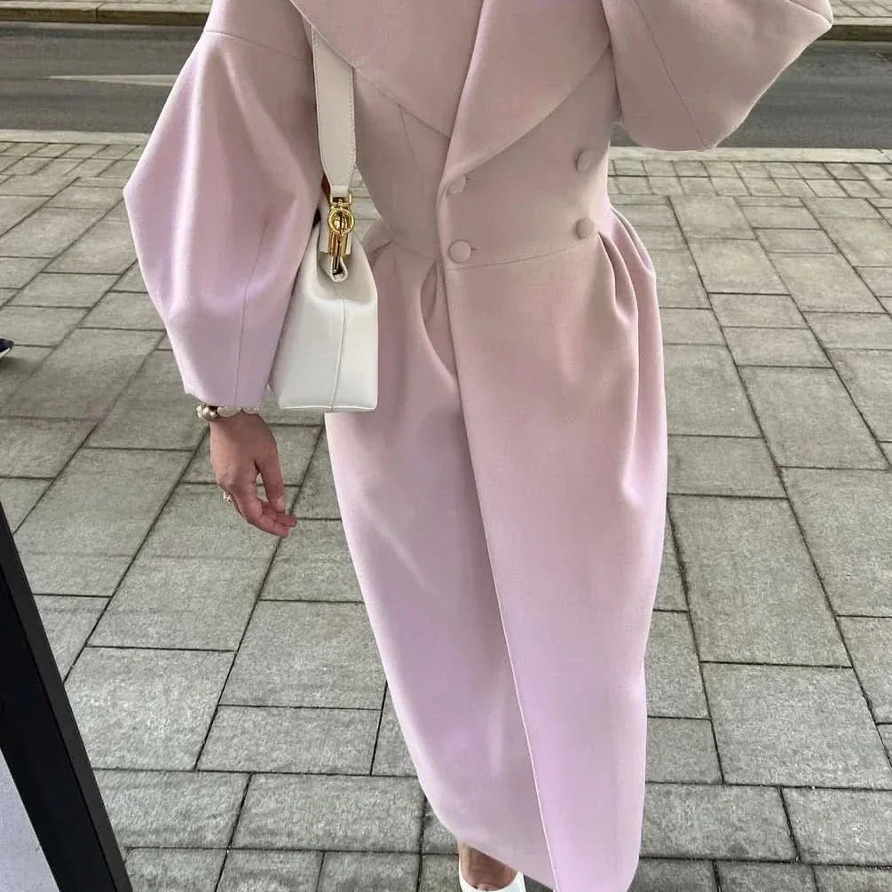 Elegant, tidløs og sofistikeret damefrakke