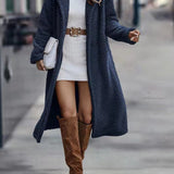 Oversized damefrakke – Uldlignende effekt – Hætte – Åbning foran – Knælang