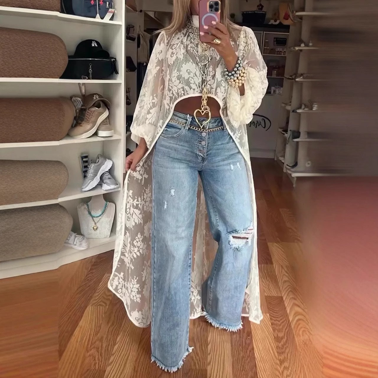 Lang damekjole – Transparent blomstret voile – Elegant, flagrende snit – Vide ærmer