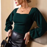 Dametop med lange ærmer – Slim fit – Strækbart stof – Firkantet halsudskæring – Pufskuldre