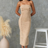 Stropløs damekjole – Slim fit – Struktureret denim – Midilængde