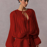 Chic bodycon minikjole med udskæringer og rynket bælte