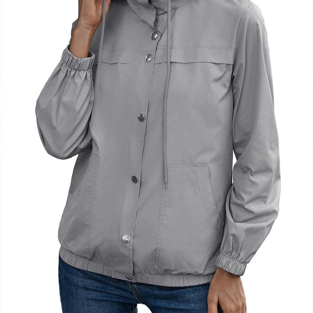 Dametrenchcoat – Regnfrakke med hætte – Afslappet pasform – Trykknapper