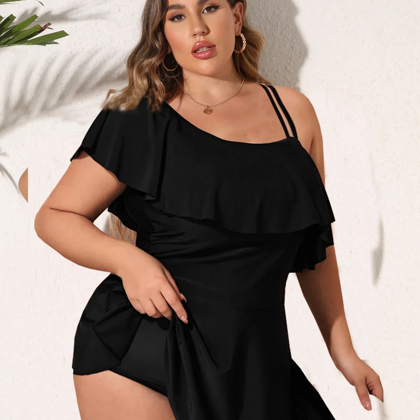 Dame badedragt i ét stykke - Asymmetrisk skulder - Elegant flæse - Flagrende snit