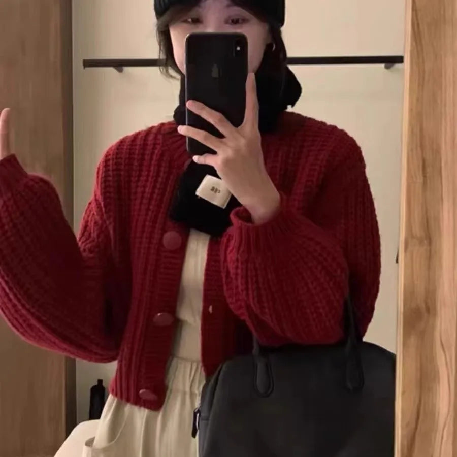 Damecardigan – Afslappet pasform – Uldstrik – Store knapper – Ballonærmer – Kort