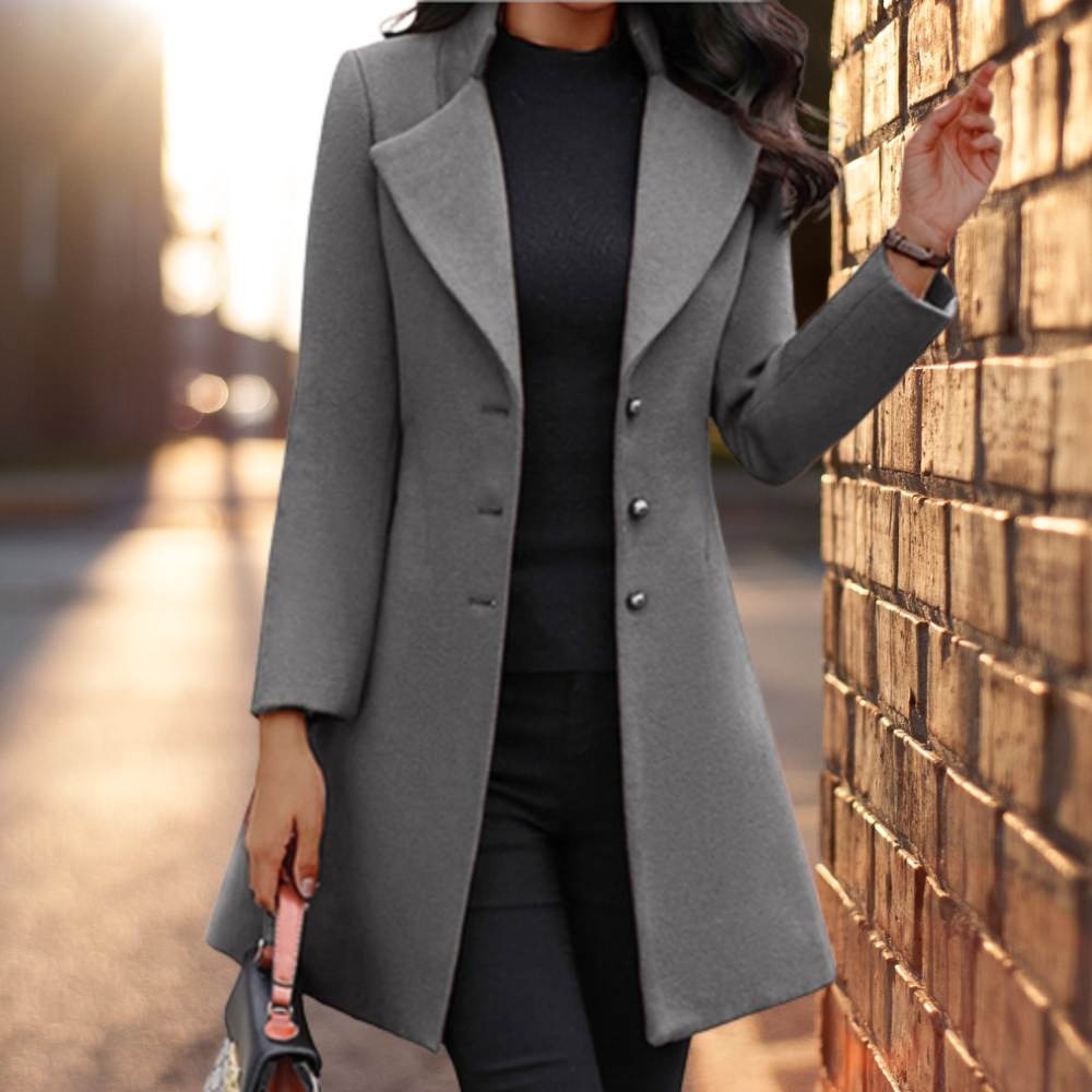 Lang damefrakke – Tætsiddende snit – Uldblanding – Bred krave – Formel stil